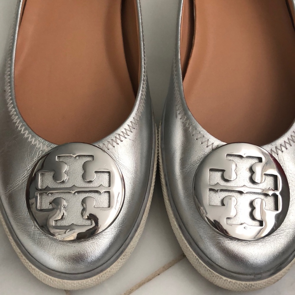 Tory Burch sneaker flats, Silver leather fit like a 9 1/2